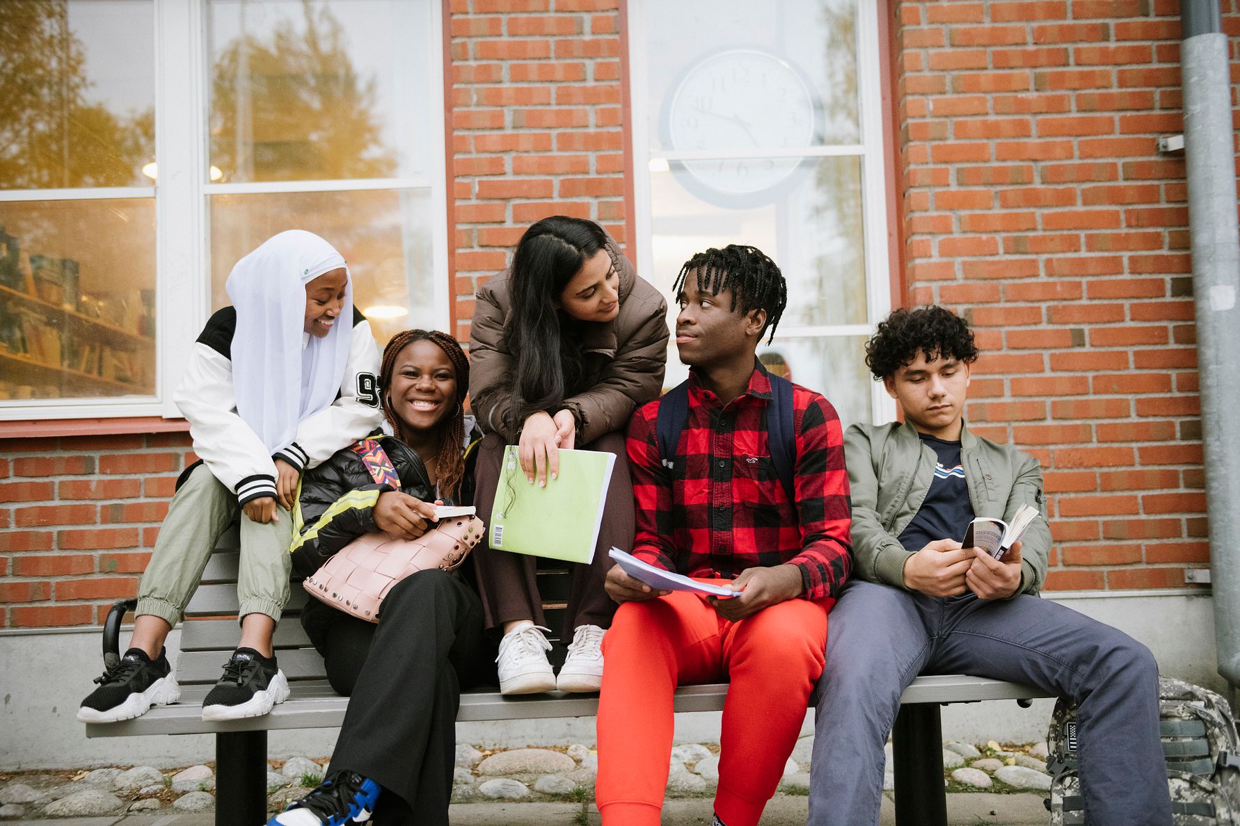 Riksbyggen bidrar till att fler elever får Läxhjälpens studiestöd