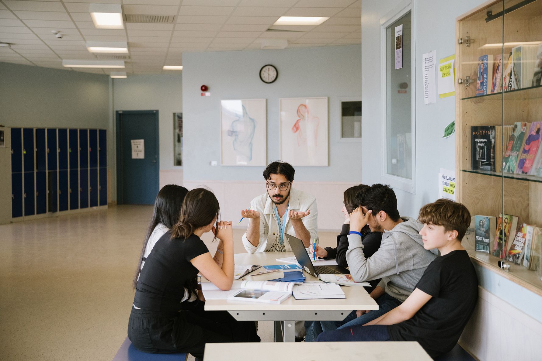 Riksbyggen möjliggör fler elevers väg till gymnasiet - förlänger sitt stöd till Stiftelsen Läxhjälpen